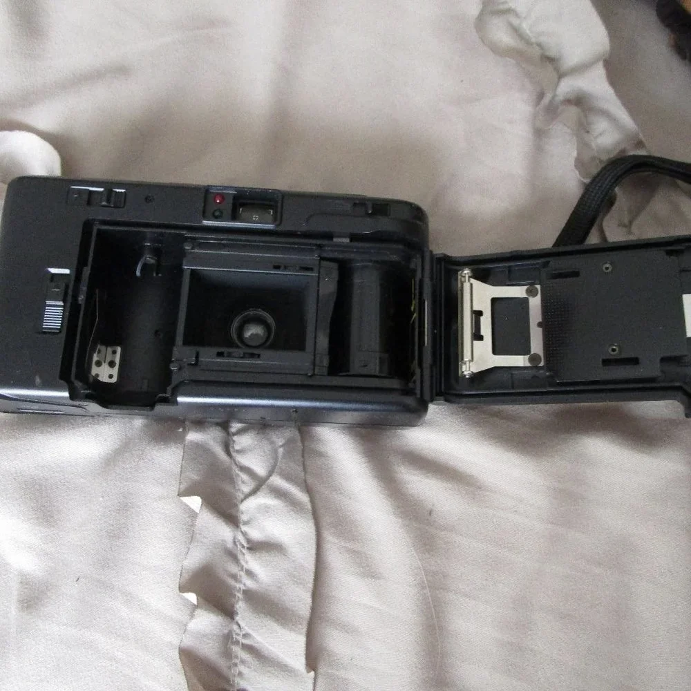 Vivitar 35mm film camera